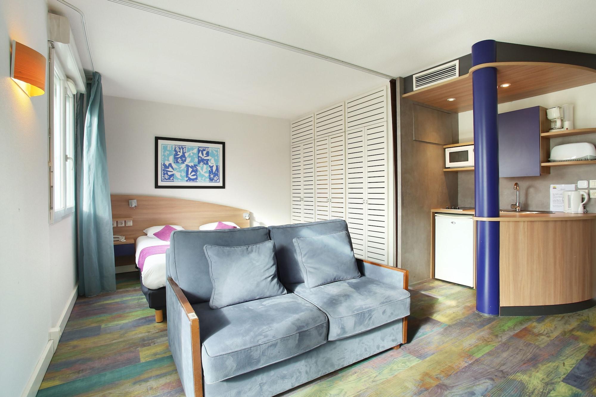 Suite-Home Orleans-Саран Екстериор снимка