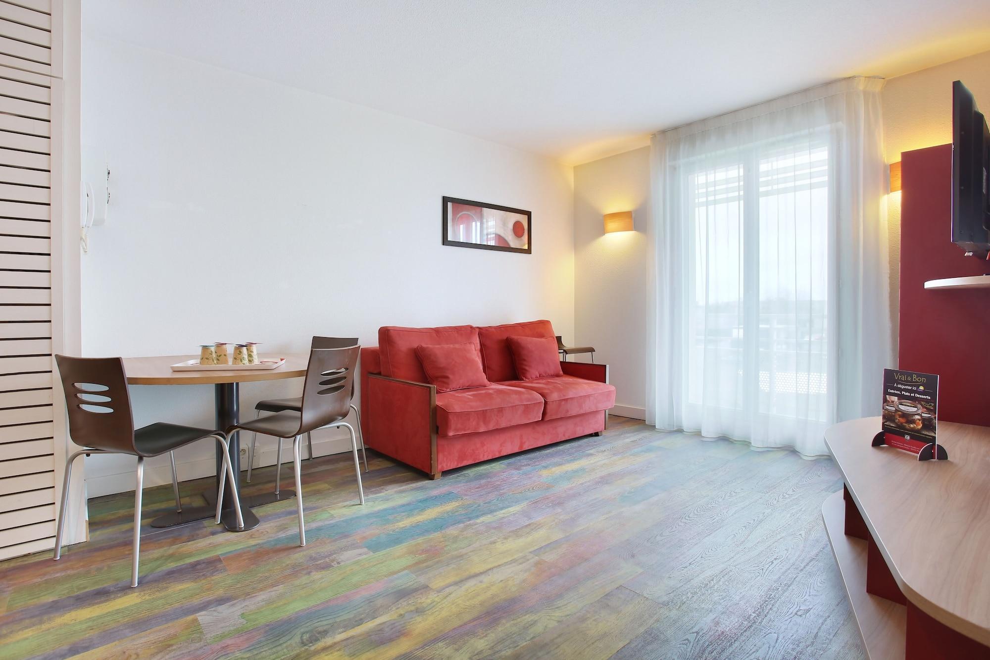 Suite-Home Orleans-Саран Екстериор снимка