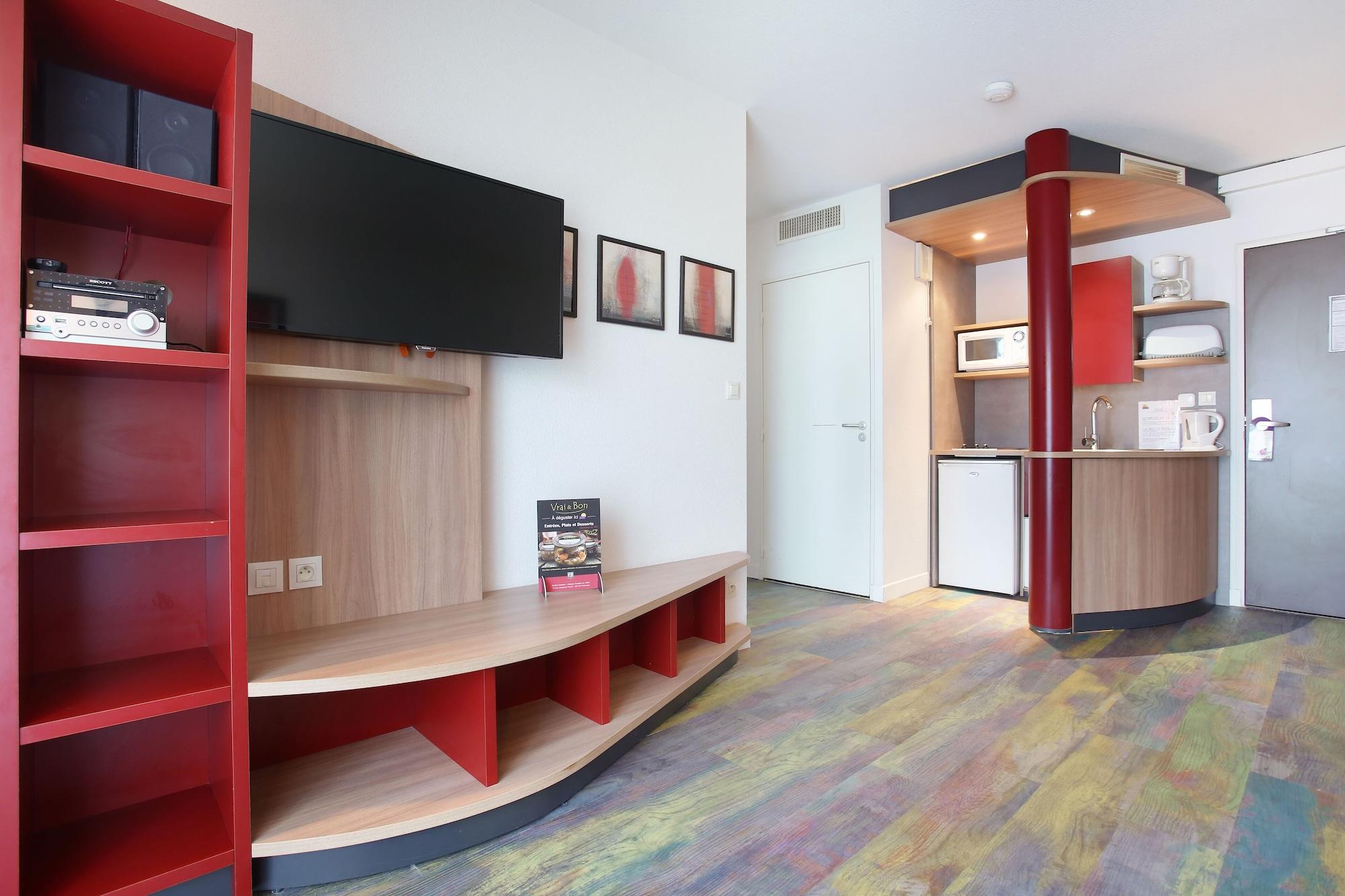 Suite-Home Orleans-Саран Екстериор снимка