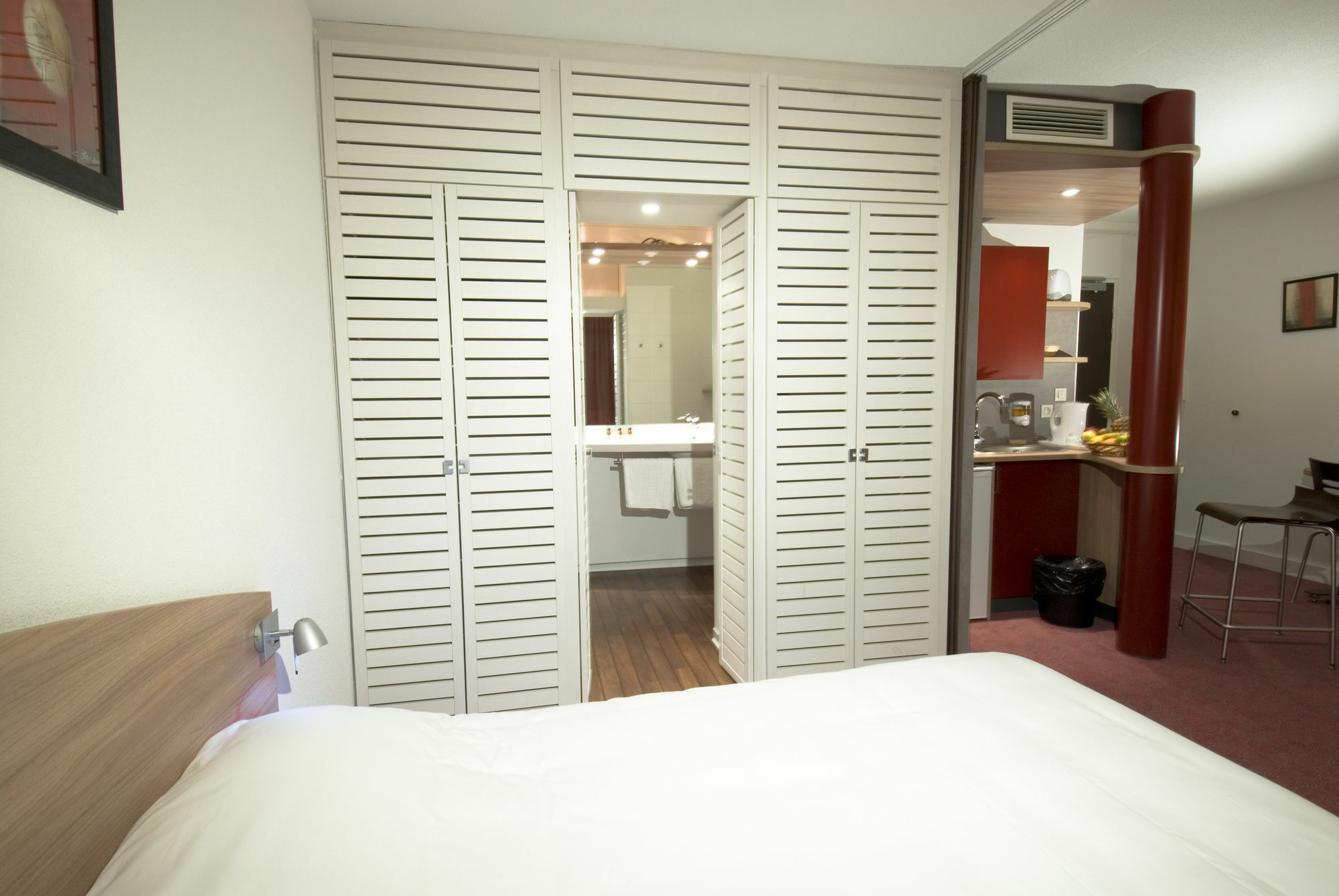 Suite-Home Orleans-Саран Екстериор снимка