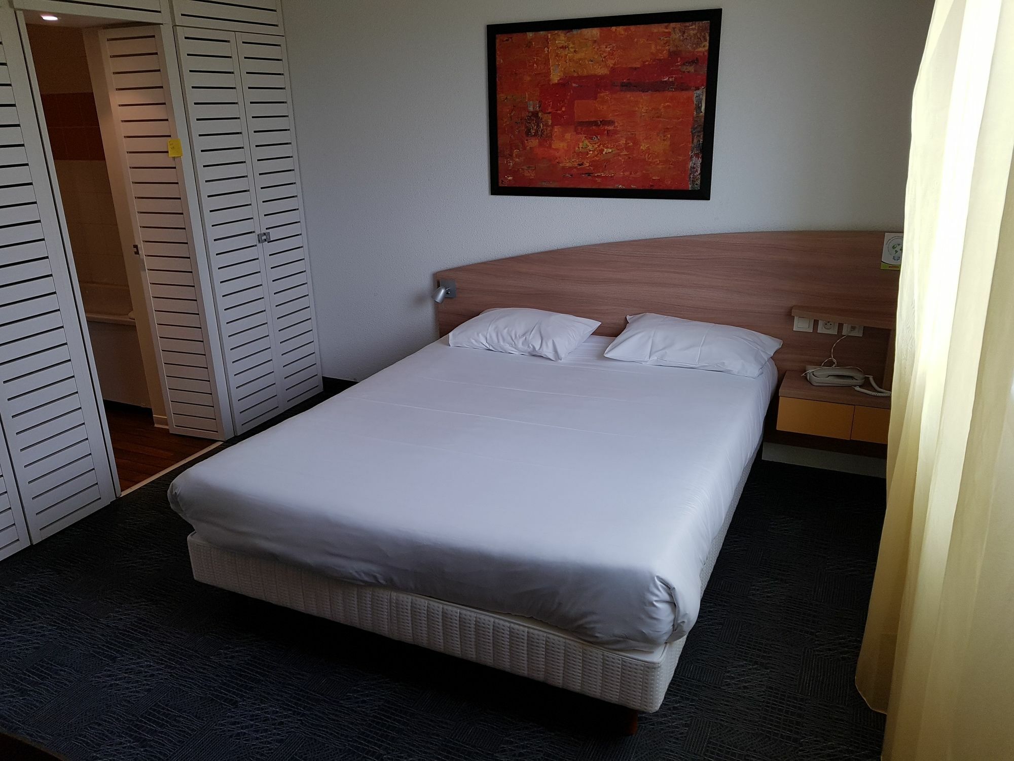 Suite-Home Orleans-Саран Екстериор снимка